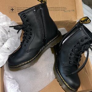 Like new toddle dr Marten 11C black zip up boots